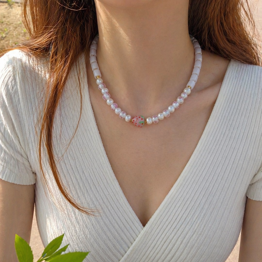 STRAWBERRY PEARL NECKLACE